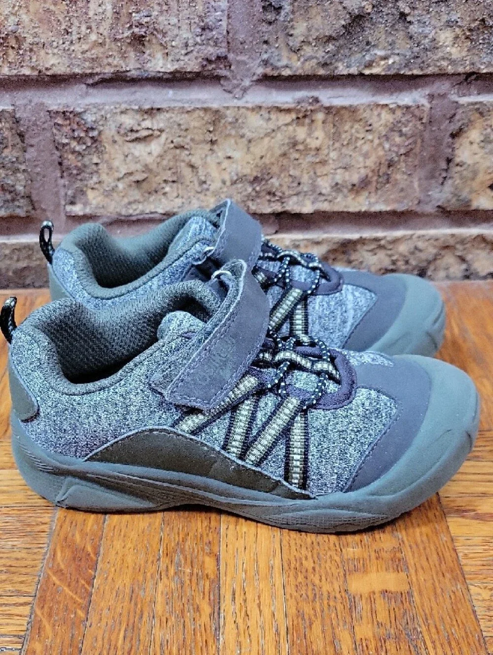 OshKosh B'Gosh Washable Shoes Size 10 M Green & Gray